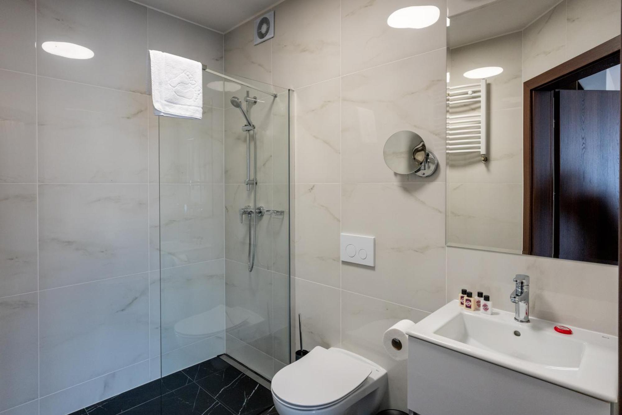 Bed and breakfast Sleep&Fly Okecie Warsaw Airport Extérieur photo