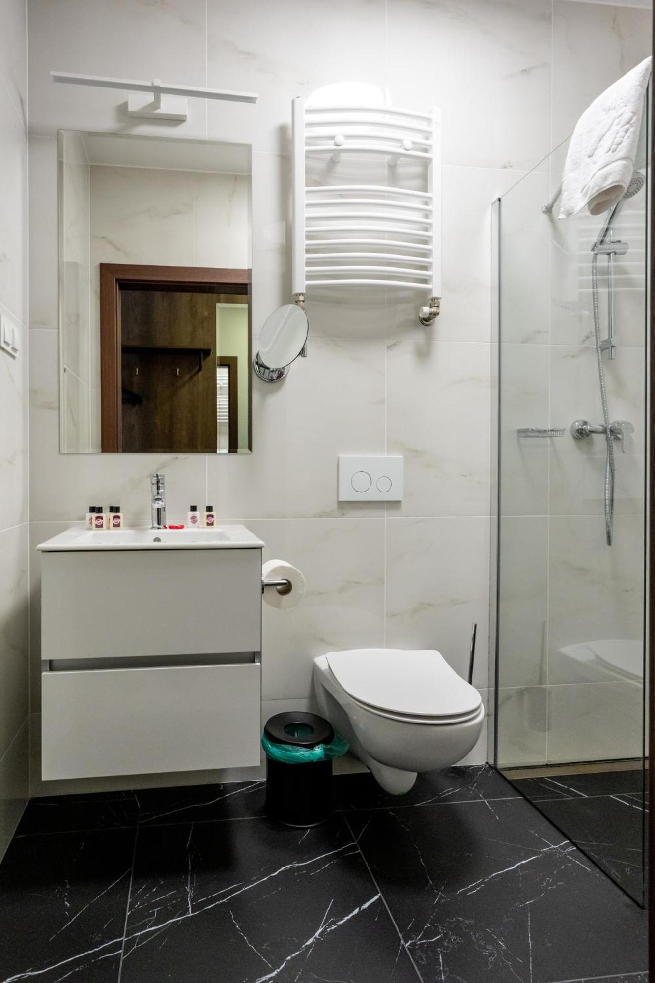 Bed and breakfast Sleep&Fly Okecie Warsaw Airport Extérieur photo