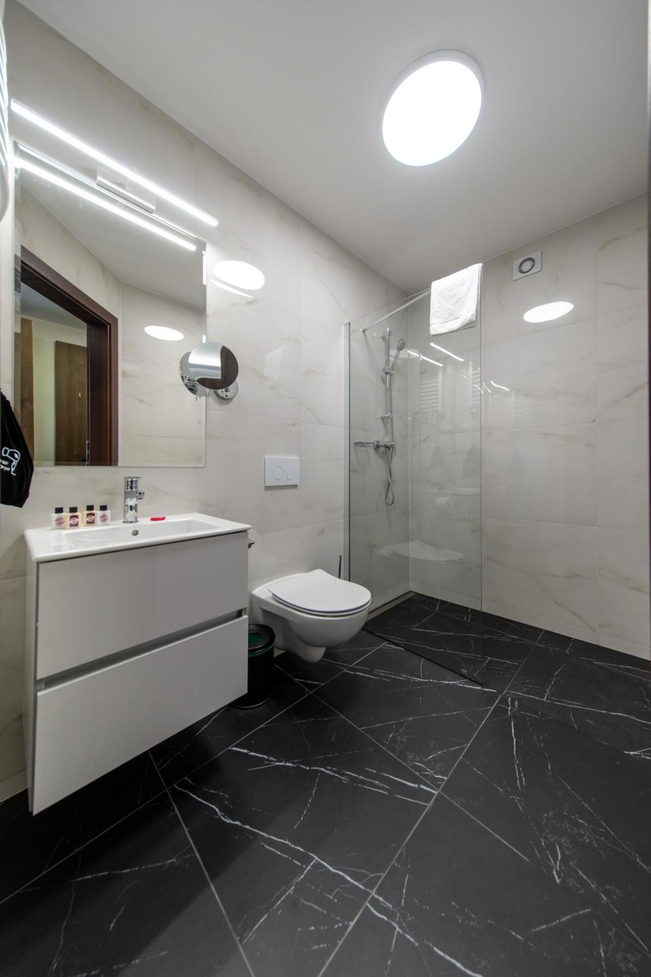 Bed and breakfast Sleep&Fly Okecie Warsaw Airport Extérieur photo