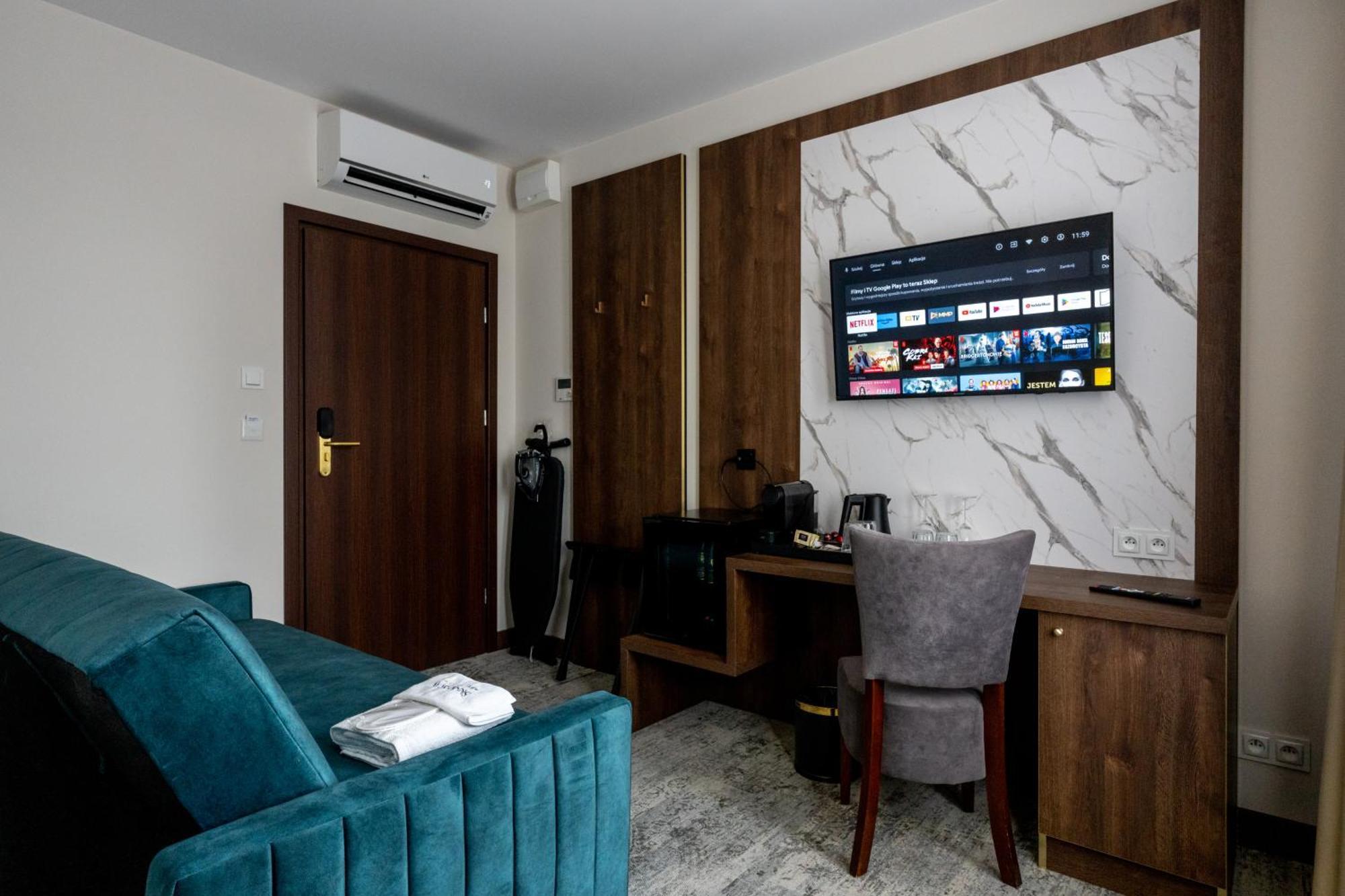 Bed and breakfast Sleep&Fly Okecie Warsaw Airport Extérieur photo