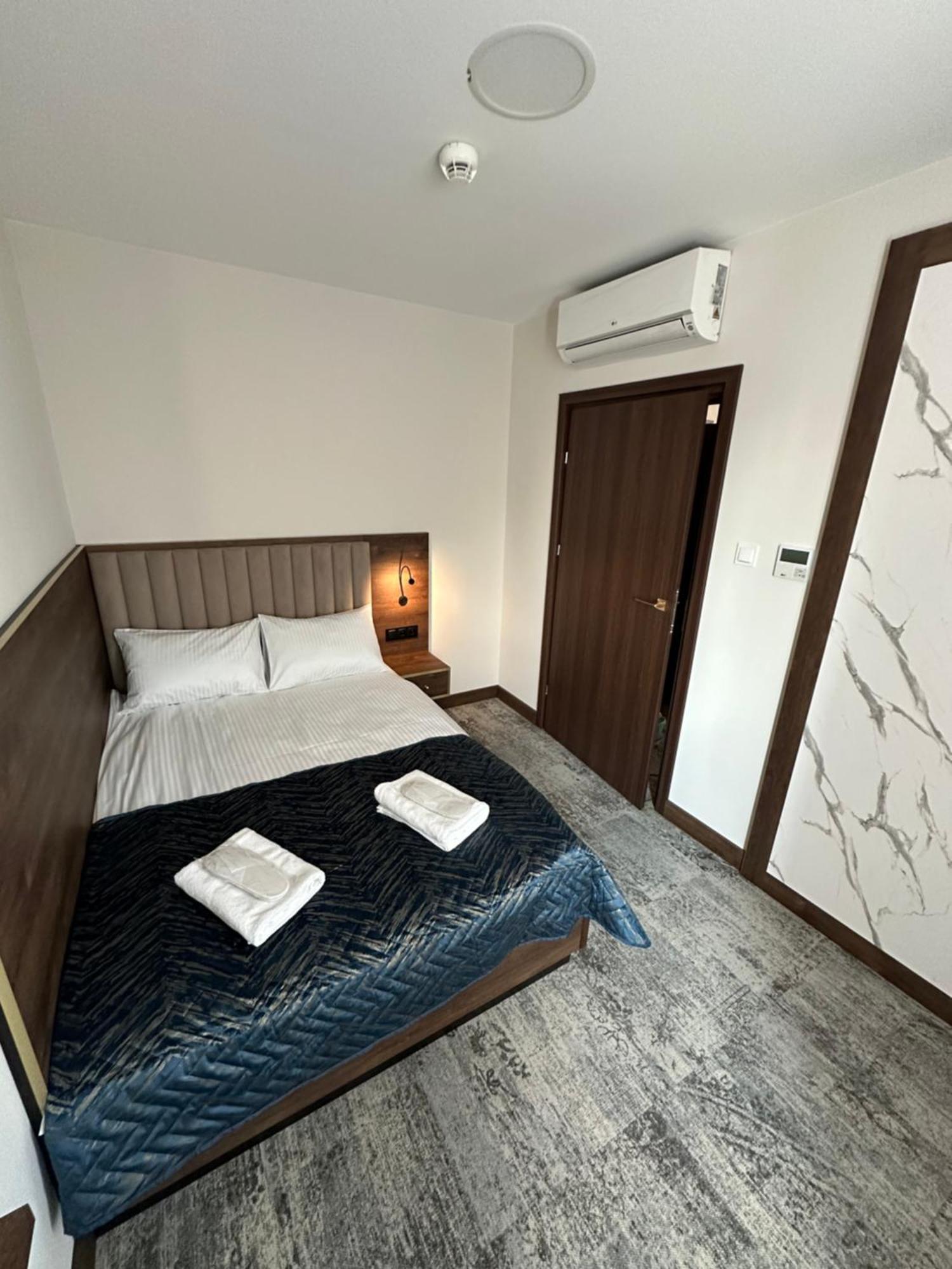 Bed and breakfast Sleep&Fly Okecie Warsaw Airport Extérieur photo