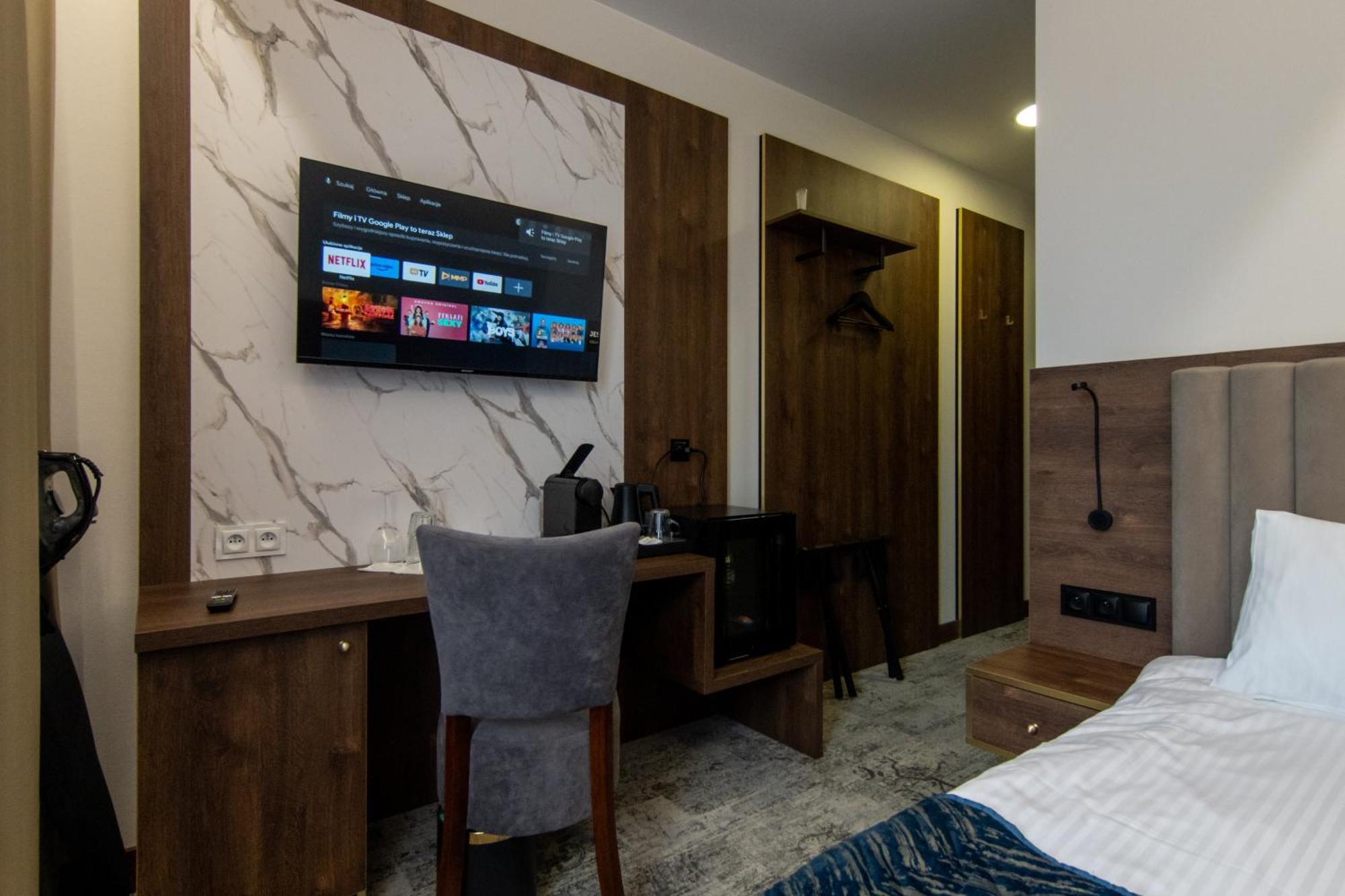 Bed and breakfast Sleep&Fly Okecie Warsaw Airport Extérieur photo