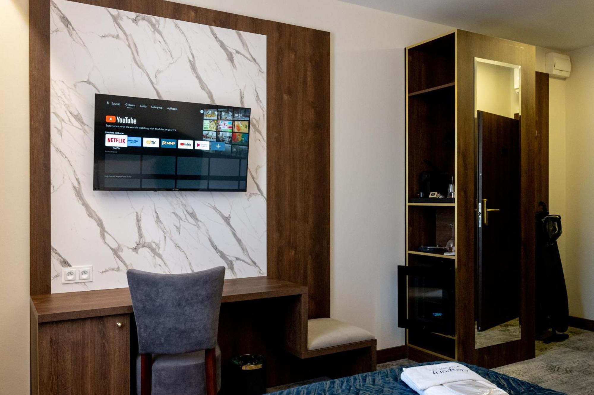 Bed and breakfast Sleep&Fly Okecie Warsaw Airport Extérieur photo