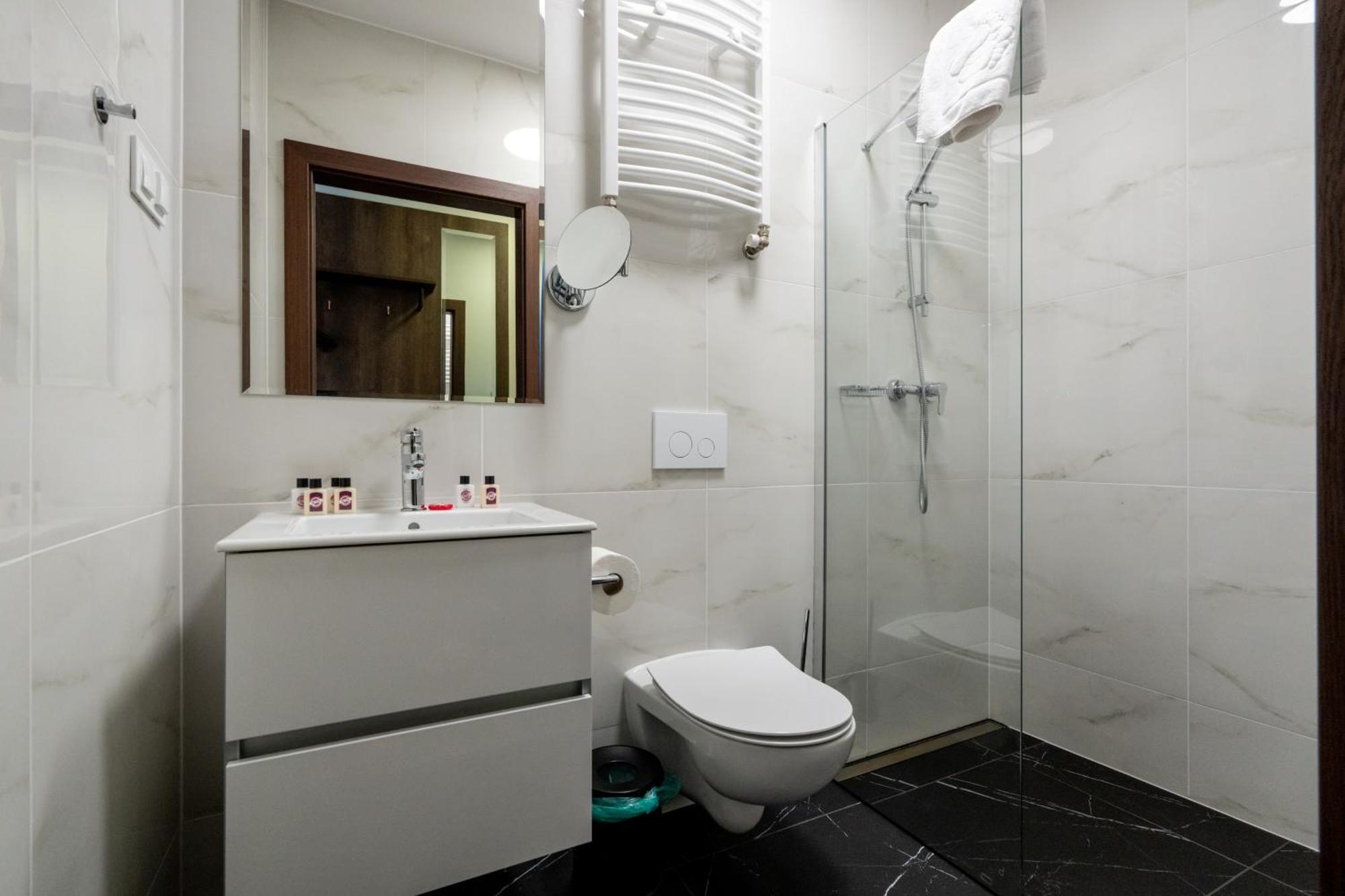 Bed and breakfast Sleep&Fly Okecie Warsaw Airport Extérieur photo