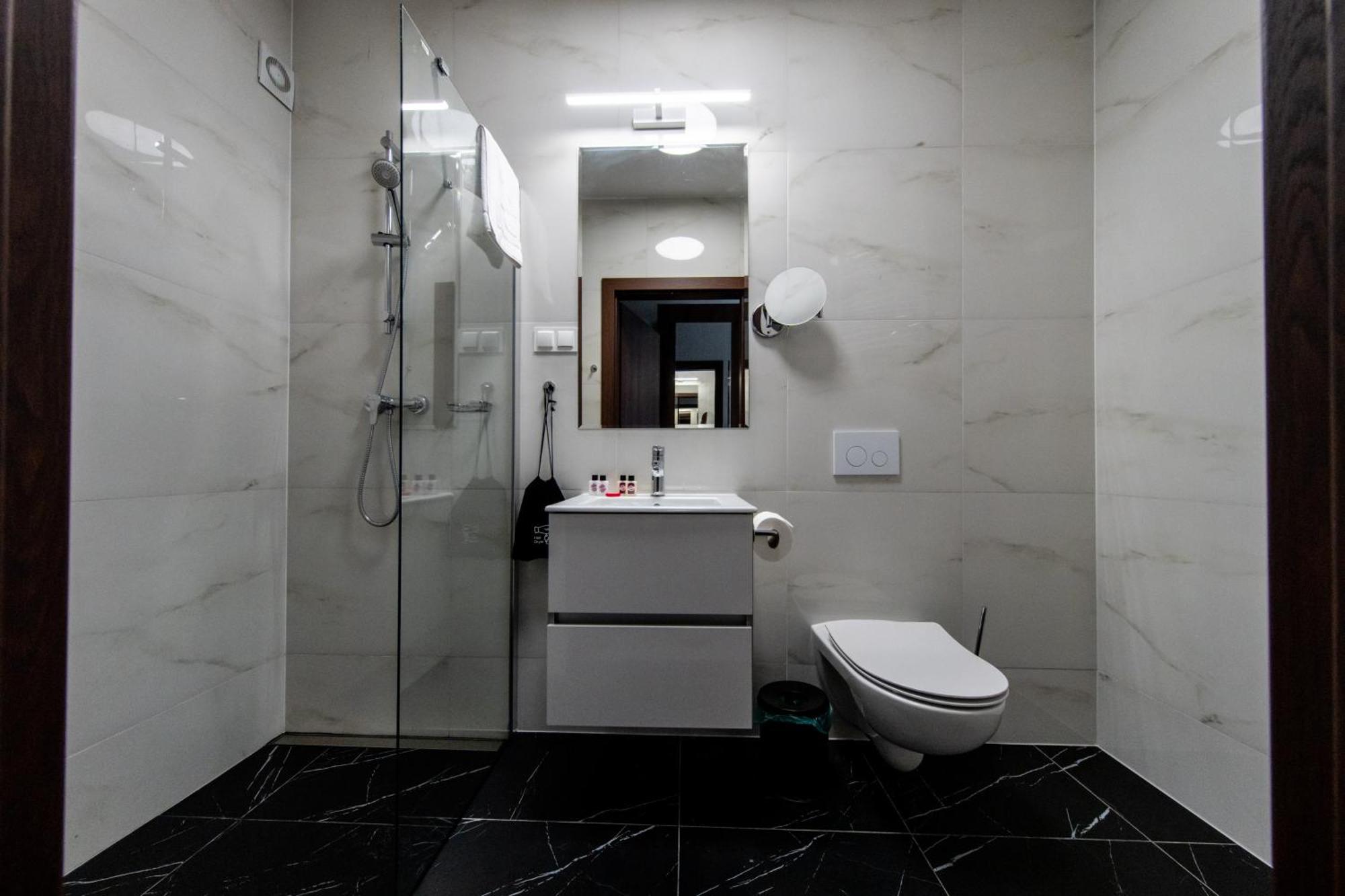 Bed and breakfast Sleep&Fly Okecie Warsaw Airport Extérieur photo