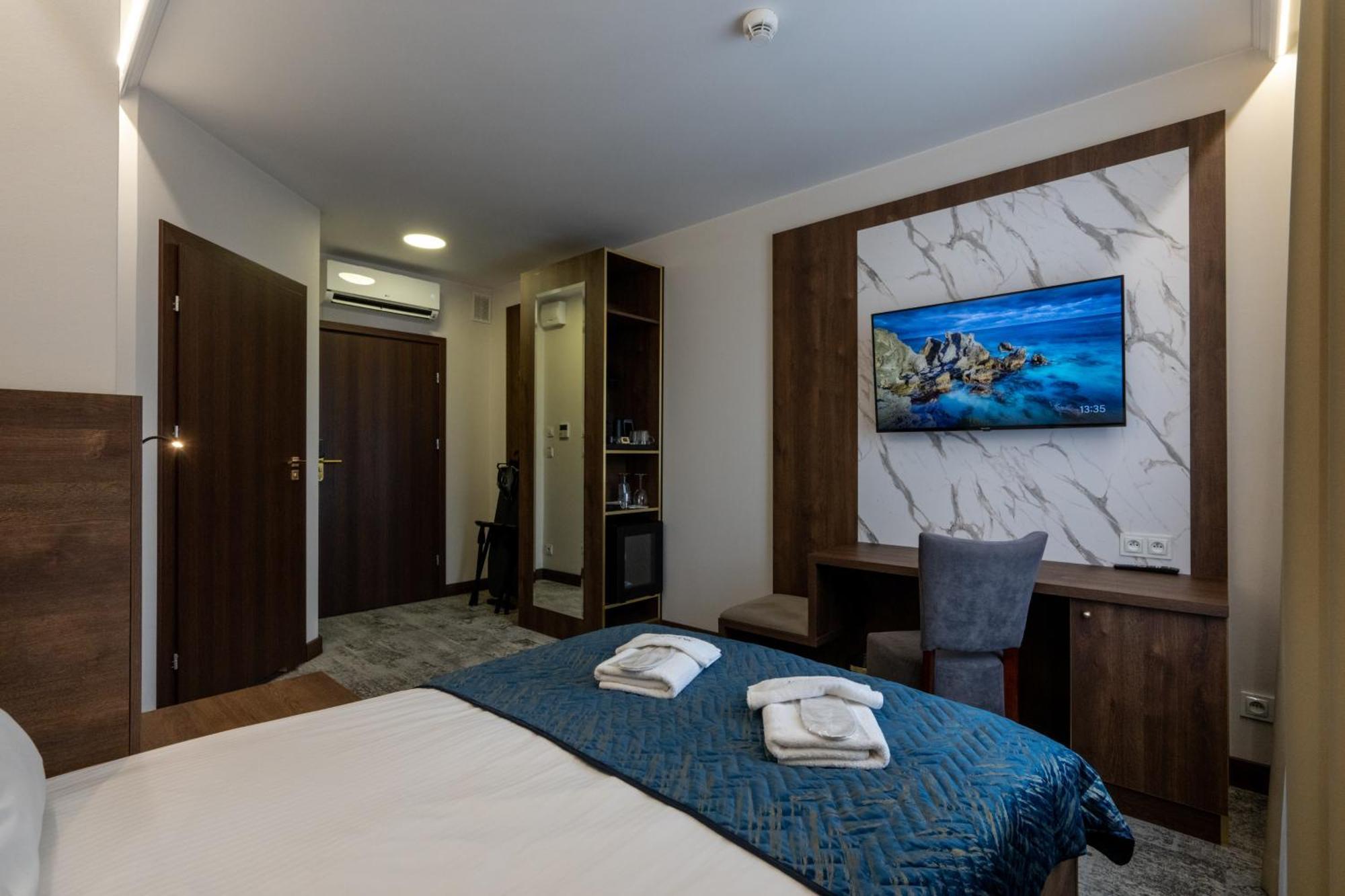 Bed and breakfast Sleep&Fly Okecie Warsaw Airport Extérieur photo