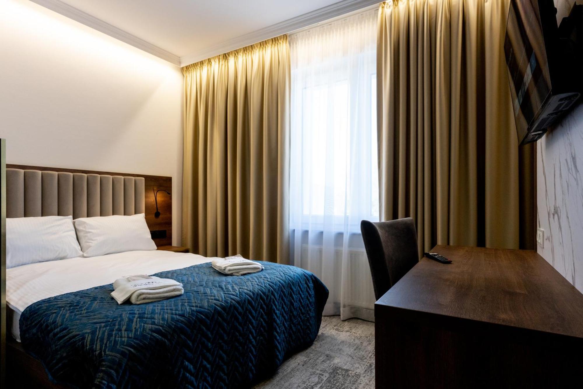 Bed and breakfast Sleep&Fly Okecie Warsaw Airport Extérieur photo