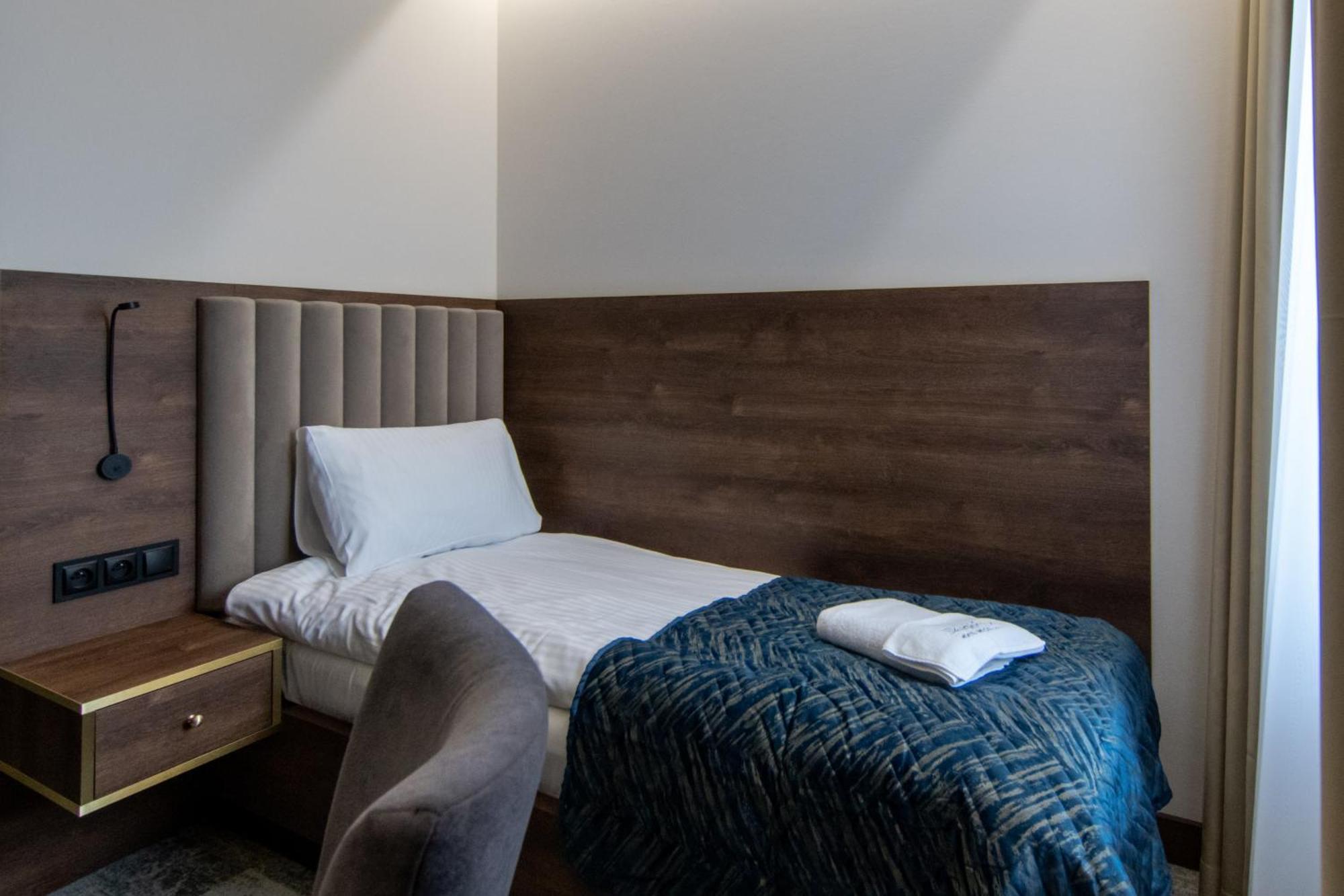 Bed and breakfast Sleep&Fly Okecie Warsaw Airport Extérieur photo