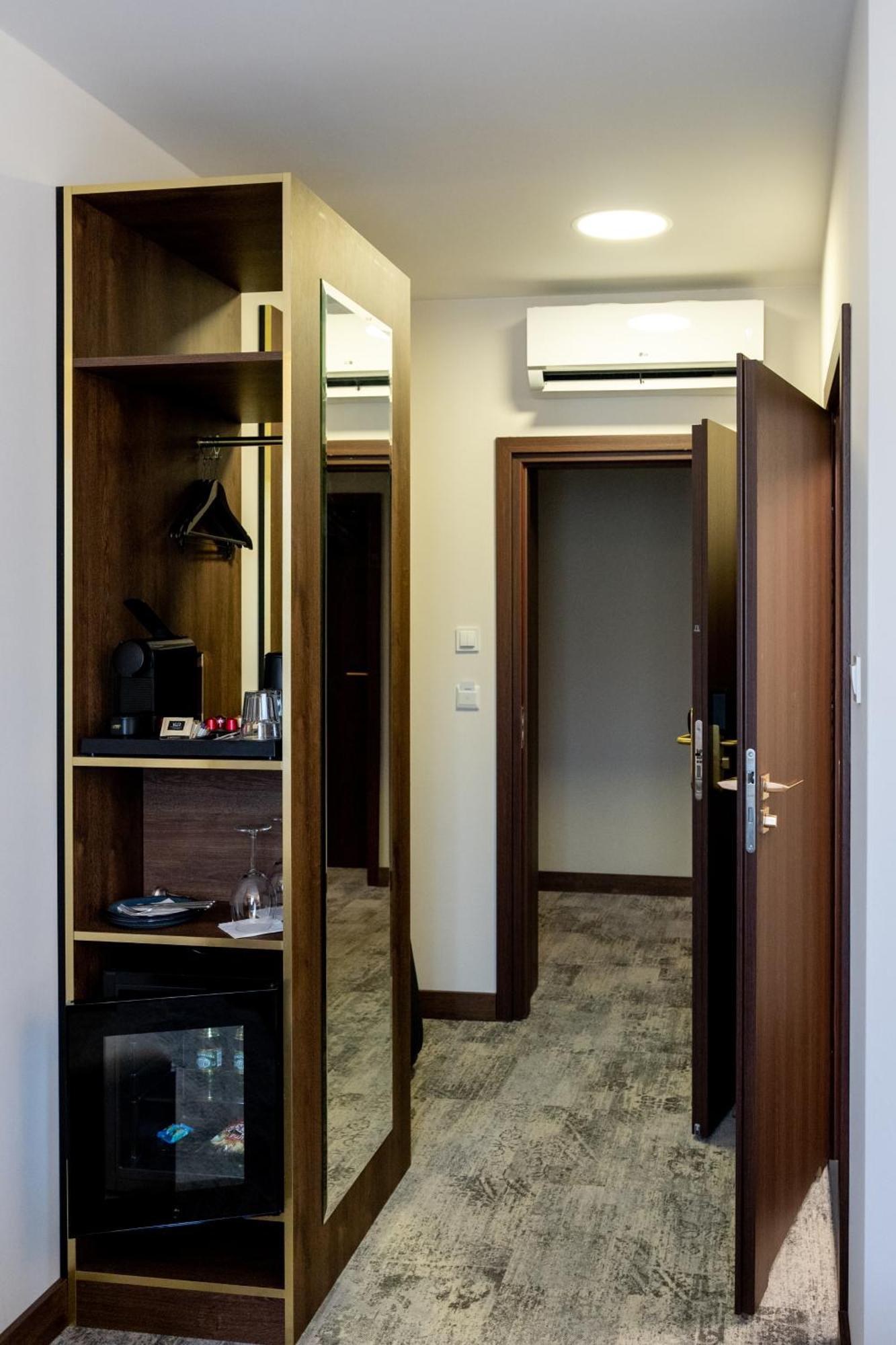 Bed and breakfast Sleep&Fly Okecie Warsaw Airport Extérieur photo